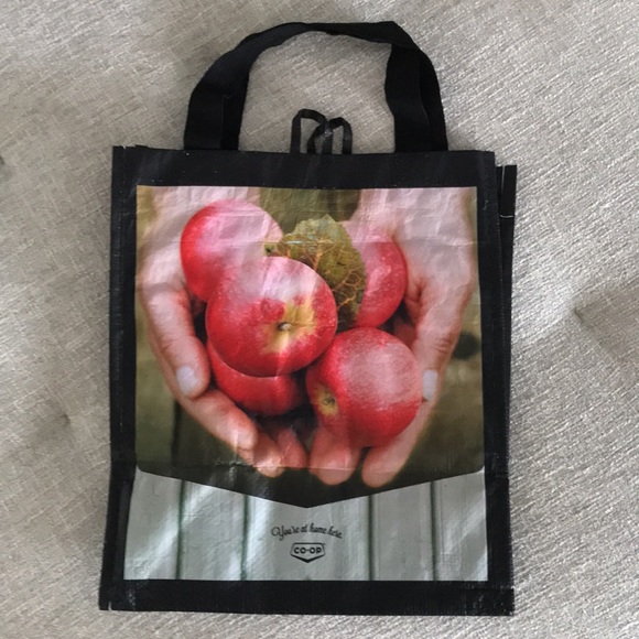 Gino’s Homes, Red River Co-op and Applebee’s Reusable Bags - Picture 5 of 7